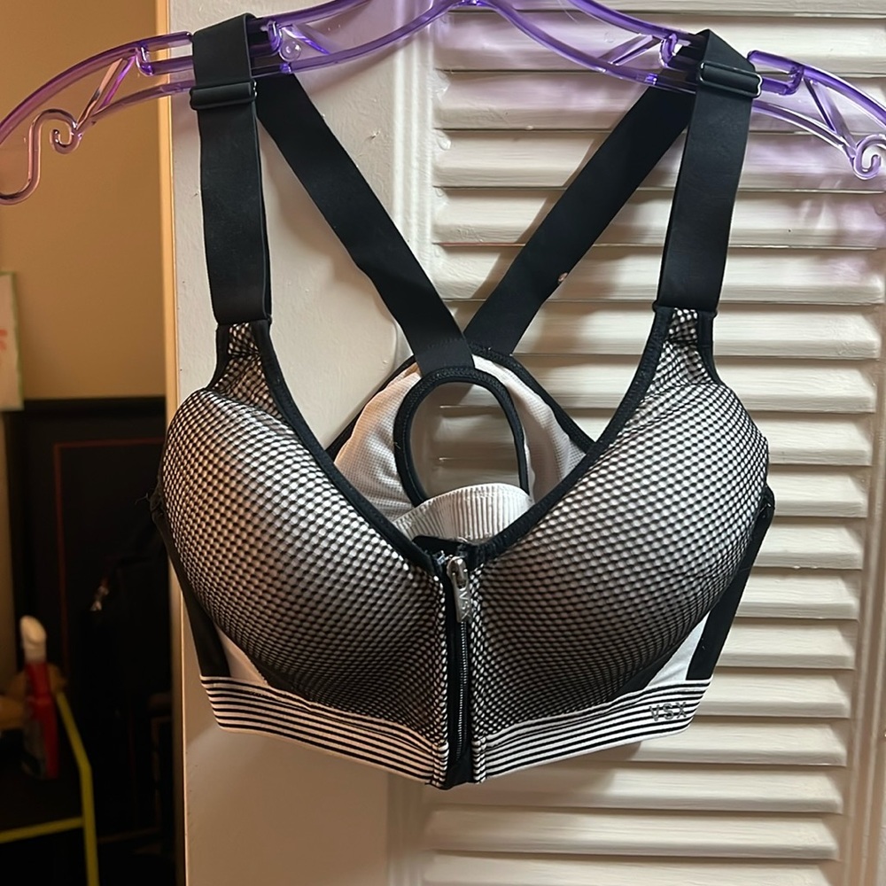 VS Sport Sports Bra